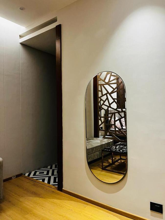 Luxe Apartment By Hey Studio'S Ghaziabad Eksteriør bilde