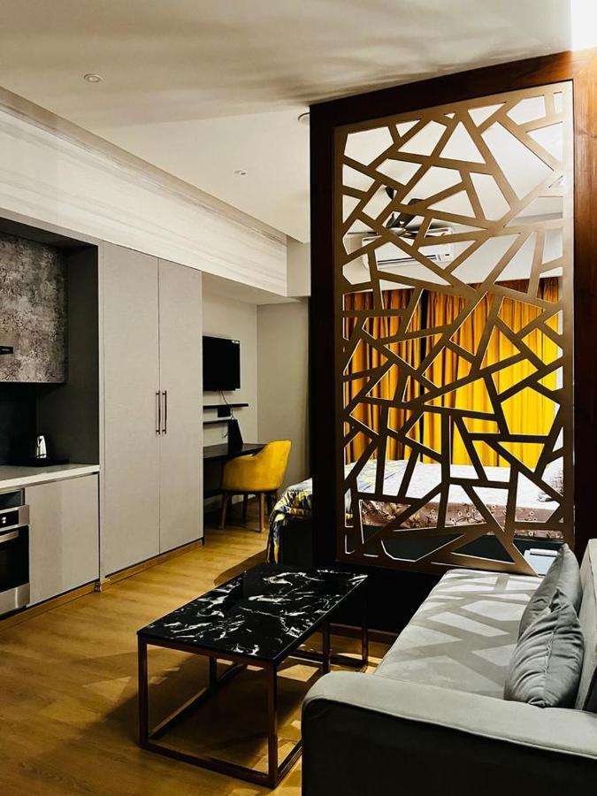 Luxe Apartment By Hey Studio'S Ghaziabad Eksteriør bilde