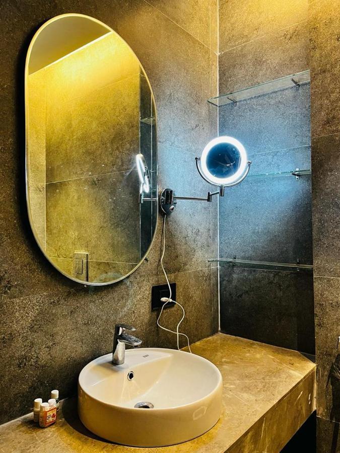 Luxe Apartment By Hey Studio'S Ghaziabad Eksteriør bilde
