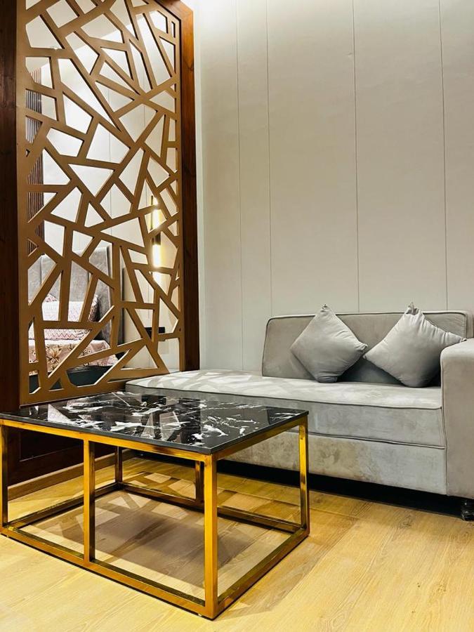 Luxe Apartment By Hey Studio'S Ghaziabad Eksteriør bilde